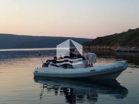 motorboat exploring in Halkidiki